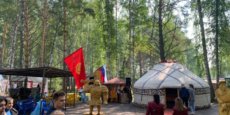 Кыргызский аил на “Празднике топора”